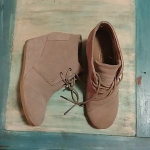 Toms Kala Desert Wedge Bootie